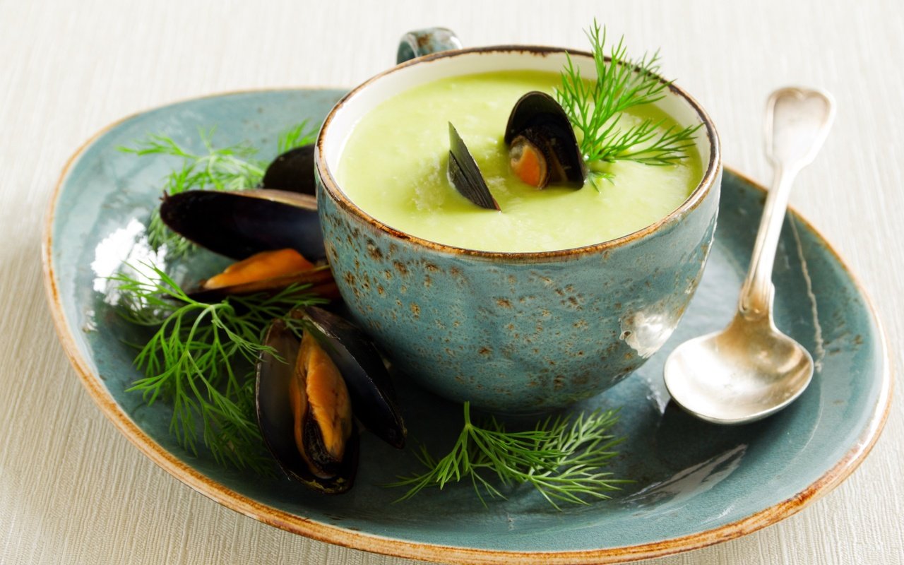 Обои укроп, ложка, морепродукты, мидии, суп, dill, spoon, seafood, mussels, soup разрешение 2560x1707 Загрузить