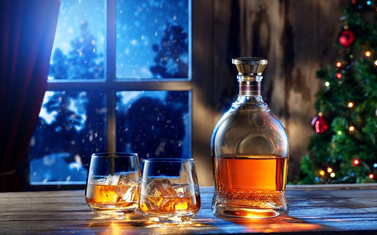 Обои новый год, виски, елка, напиток, лёд, окно, стакан, бутылка, коньяк, new year, whiskey, tree, drink, ice, window, glass, bottle, cognac разрешение 3600x2400 Загрузить