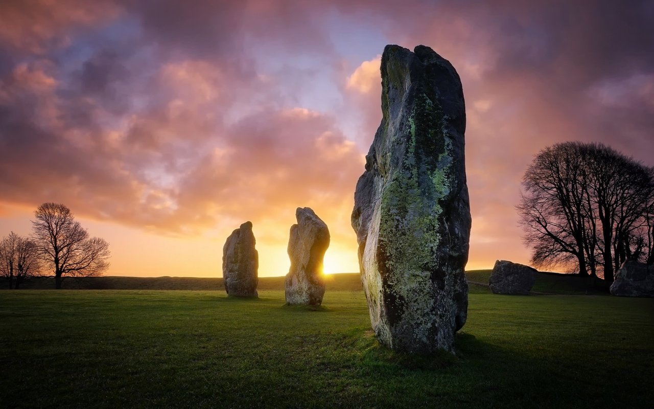 Обои небо, joe davies, эйвбери, облака, avebury, камни, пейзаж, восход солнца, шотландия, соединенное королевство, уилтшир, the sky, clouds, stones, landscape, sunrise, scotland, united kingdom, wiltshire разрешение 2048x1536 Загрузить