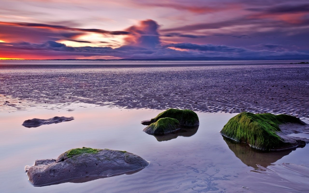 Обои небо, облака, камни, закат, море, горизонт, ветер, рябь, the sky, clouds, stones, sunset, sea, horizon, the wind, ruffle разрешение 2560x1600 Загрузить