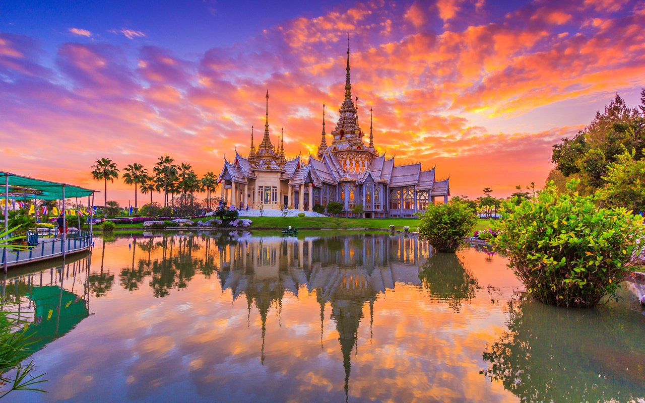 Обои облака, храм, закат, отражение, таиланд, бангкок, clouds, temple, sunset, reflection, thailand, bangkok разрешение 3840x2400 Загрузить