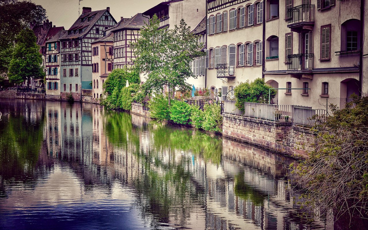 Обои река, город, европа, франция, страсбург, river, the city, europe, france, strasbourg разрешение 1920x1200 Загрузить