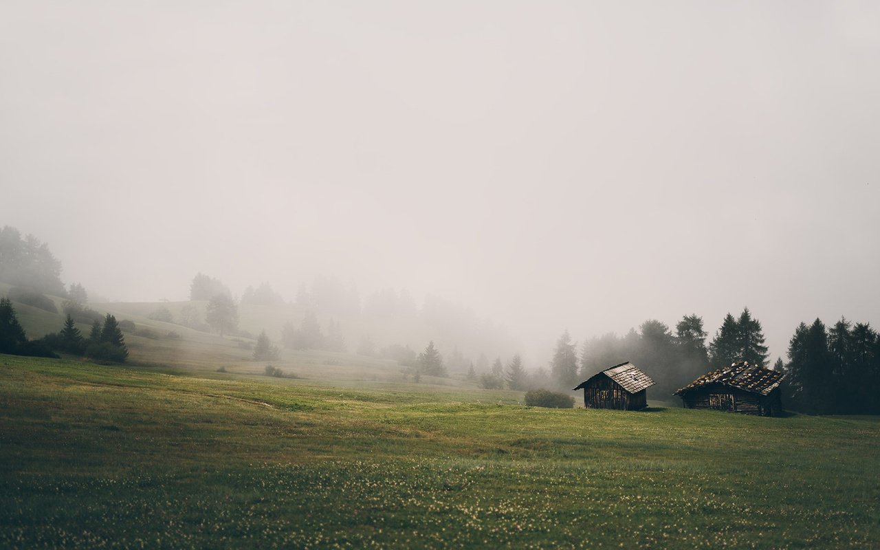 Обои горы, природа, пейзаж, утро, туман, домик, ферма, mountains, nature, landscape, morning, fog, house, farm разрешение 1920x1200 Загрузить