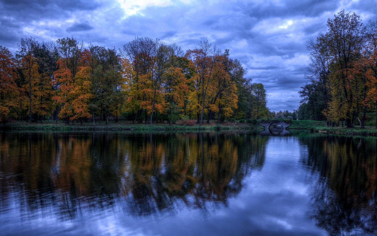 Обои берег, осень, водоем, shore, autumn, pond разрешение 2048x1335 Загрузить