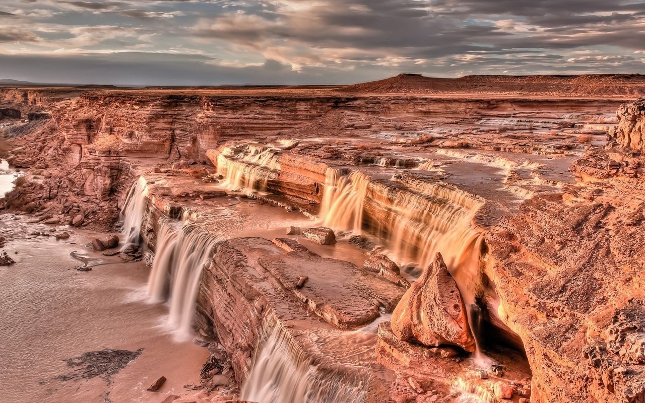 Обои небо, скалы, тучи, водопад, каньон, сша, аризона, гранд-фоллс, the sky, rocks, clouds, waterfall, canyon, usa, az, grand falls разрешение 1920x1080 Загрузить