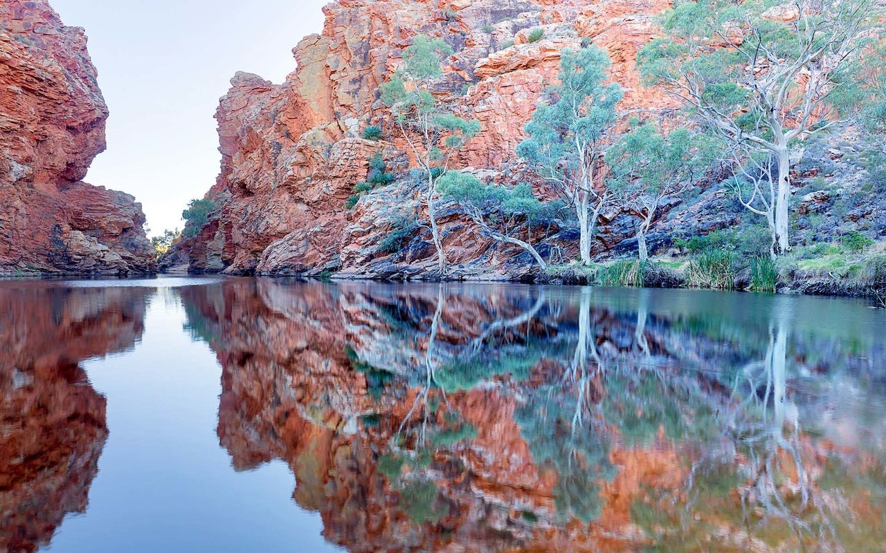 Обои деревья, озеро, горы, скалы, природа, отражение, пейзаж, trees, lake, mountains, rocks, nature, reflection, landscape разрешение 1920x1200 Загрузить