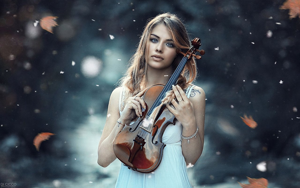 Обои девушка, блондинка, скрипка, модель, алессандро ди чикко, cold symphony, girl, blonde, violin, model, alessandro di cicco разрешение 1920x1200 Загрузить