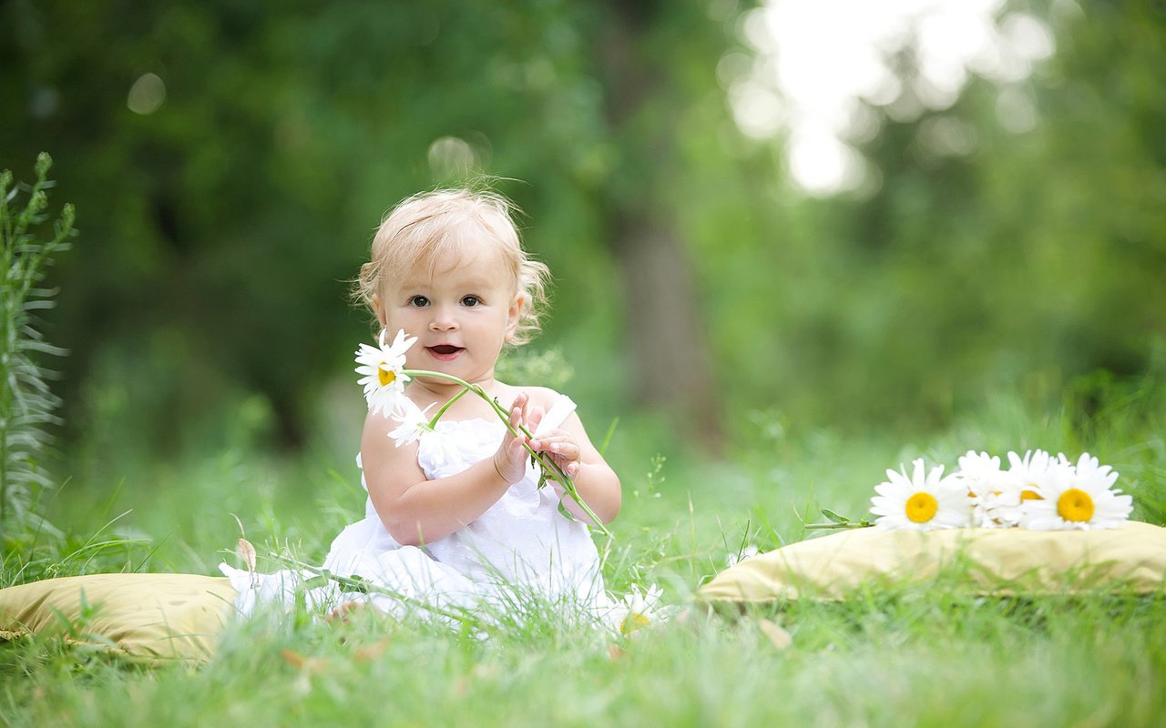 Обои цветы, настроение, девочка, ромашки, ребенок, flowers, mood, girl, chamomile, child разрешение 1920x1200 Загрузить