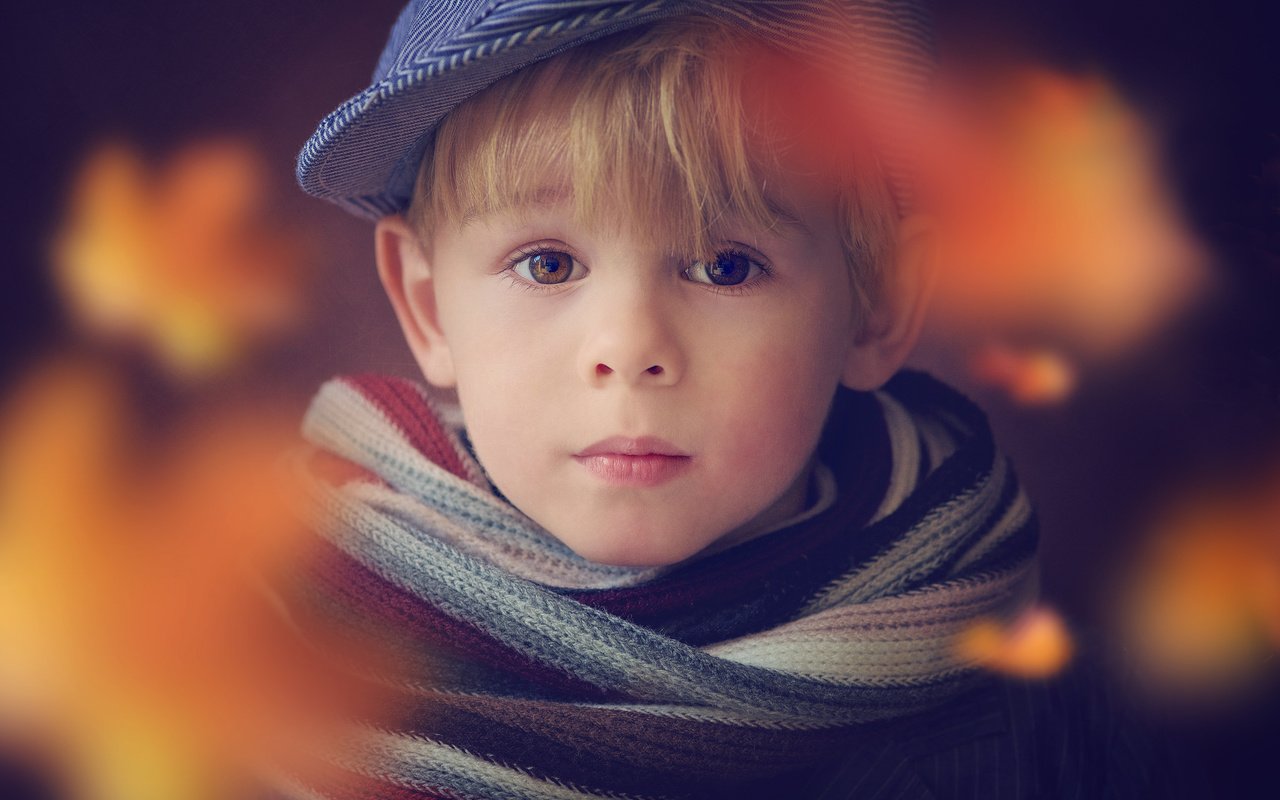 Обои взгляд, лицо, ребенок, мальчик, кепка, шарф, look, face, child, boy, cap, scarf разрешение 2048x1365 Загрузить