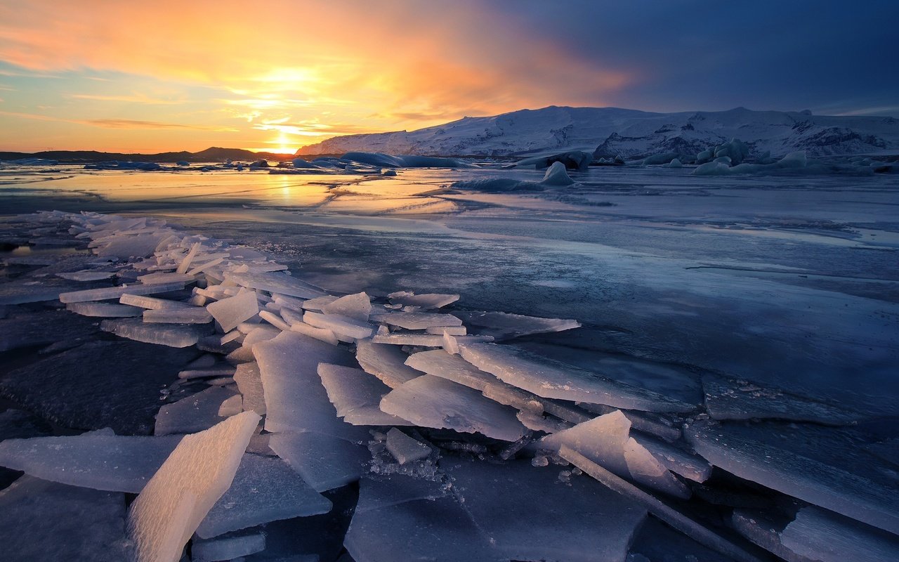 Обои вода, заморозки, горы, годы, закат, зима, пейзаж, лёд, исландия, ледник, water, freezing, mountains, years, sunset, winter, landscape, ice, iceland, glacier разрешение 2048x1358 Загрузить