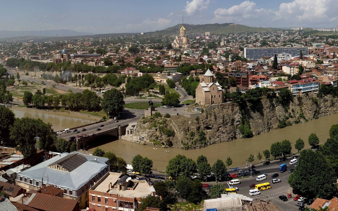 Обои река, панорама, город, грузия, тбилиси, городской пейзаж, river, panorama, the city, georgia, tbilisi, the urban landscape разрешение 3440x1440 Загрузить