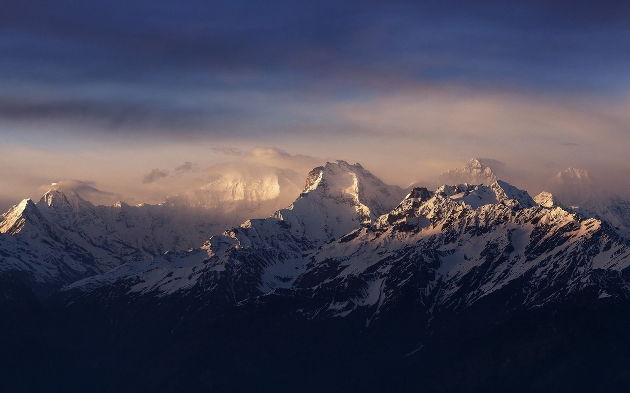 Обои свет, непал, горы, восход, природа, пейзаж, туман, снежная вершина, гималаи, light, nepal, mountains, sunrise, nature, landscape, fog, snow peak, the himalayas разрешение 1920x1200 Загрузить