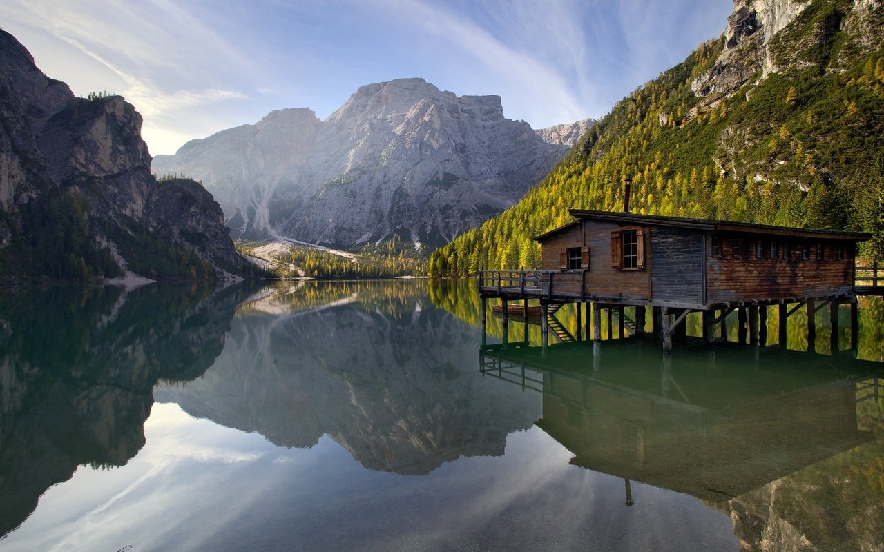 Обои вода, озеро, горы, природа, отражение, пейзаж, италия, домик, water, lake, mountains, nature, reflection, landscape, italy, house разрешение 2048x1365 Загрузить