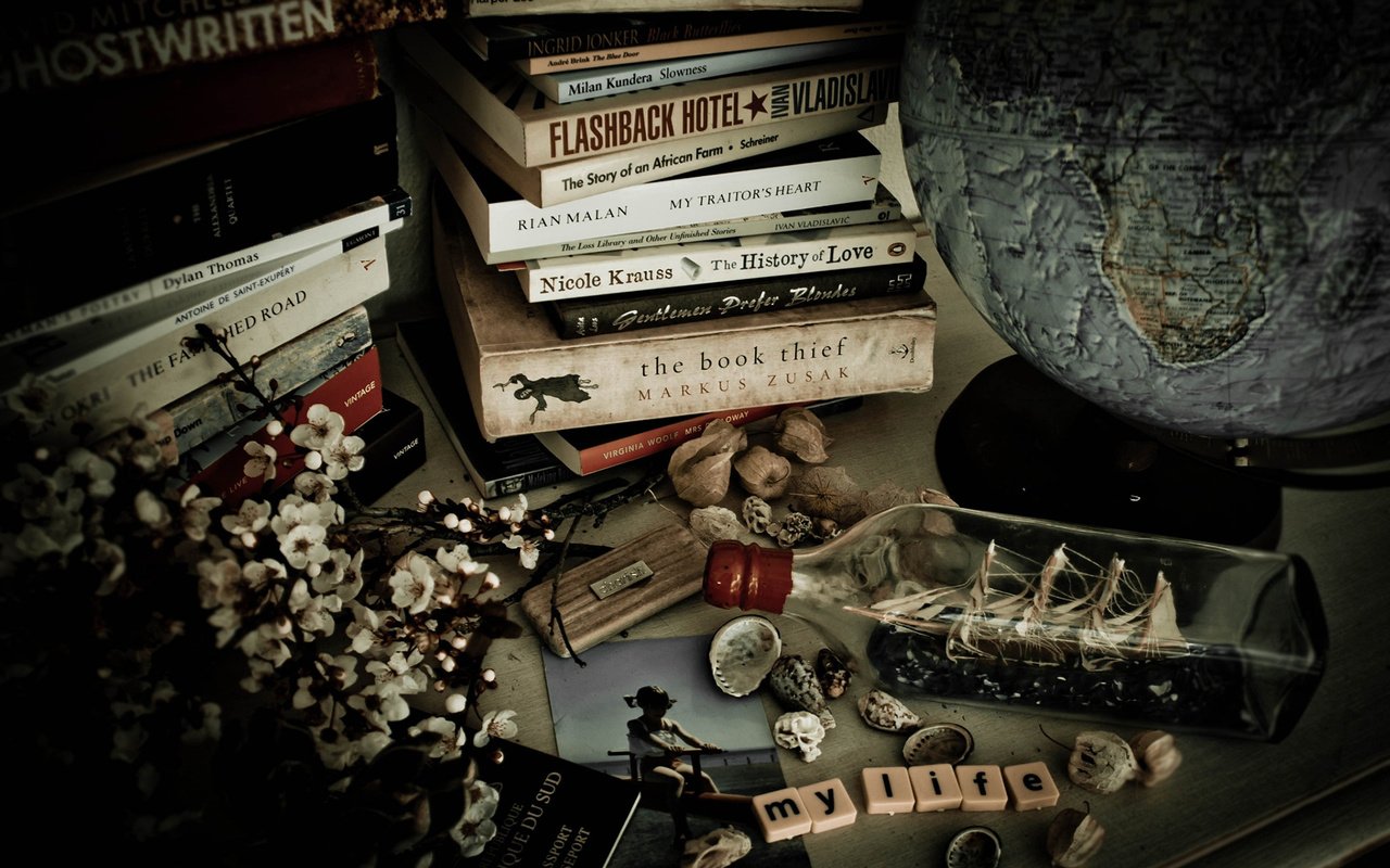 Обои цветы, винтаж, книги, глобус, кораблик, натюрморт, lauren rautenbach, flowers, vintage, books, globe, boat, still life разрешение 1920x1200 Загрузить