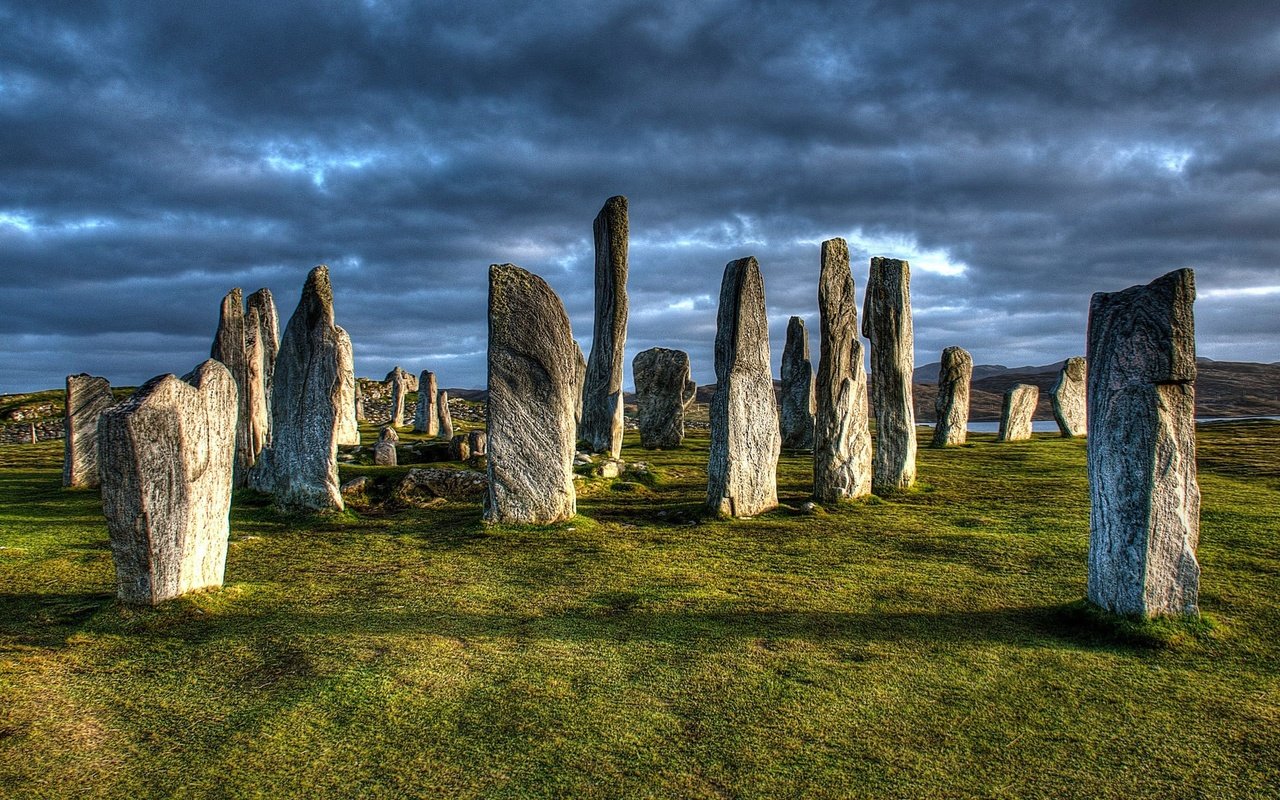 Обои камни, шотландия, калланиш, мегалит, остров льюис, камни калланиша, stones, scotland, callanish, megalith, the isle of lewis разрешение 1920x1200 Загрузить