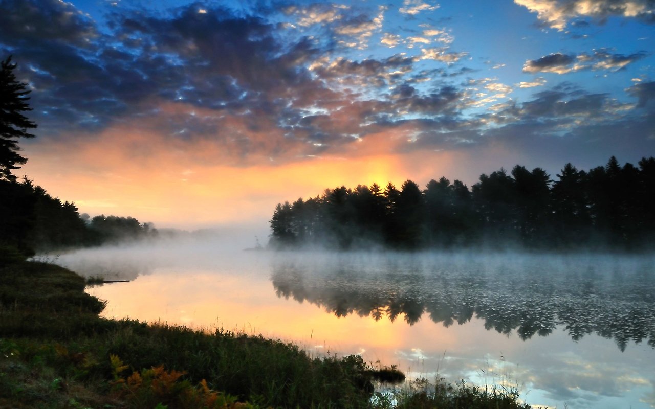 Обои облака, деревья, река, природа, лес, закат, пейзаж, туман, clouds, trees, river, nature, forest, sunset, landscape, fog разрешение 2560x1600 Загрузить