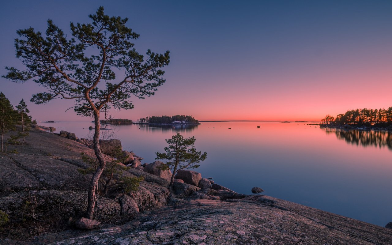 Обои деревья, камни, закат, остров, финляндия, финский залив, trees, stones, sunset, island, finland, gulf of finland разрешение 2048x1367 Загрузить