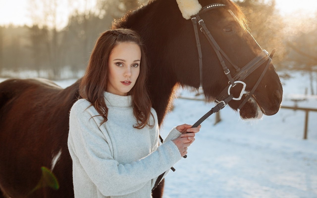 Обои лошадь, зима, девушка, брюнетка, фотосессия, horse, winter, girl, brunette, photoshoot разрешение 2048x1365 Загрузить