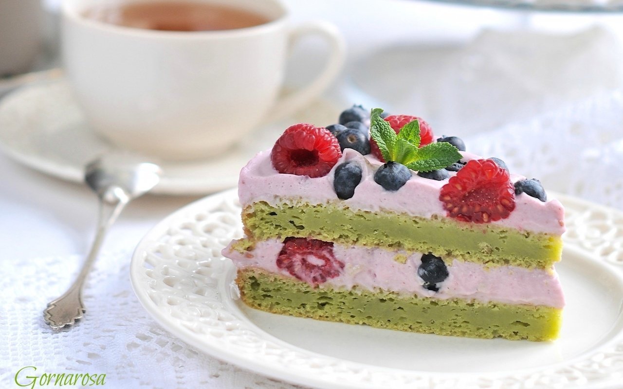 Обои мята, малина, ягоды, чай, торт, кусок, голубика, крем, mint, raspberry, berries, tea, cake, piece, blueberries, cream разрешение 1920x1080 Загрузить