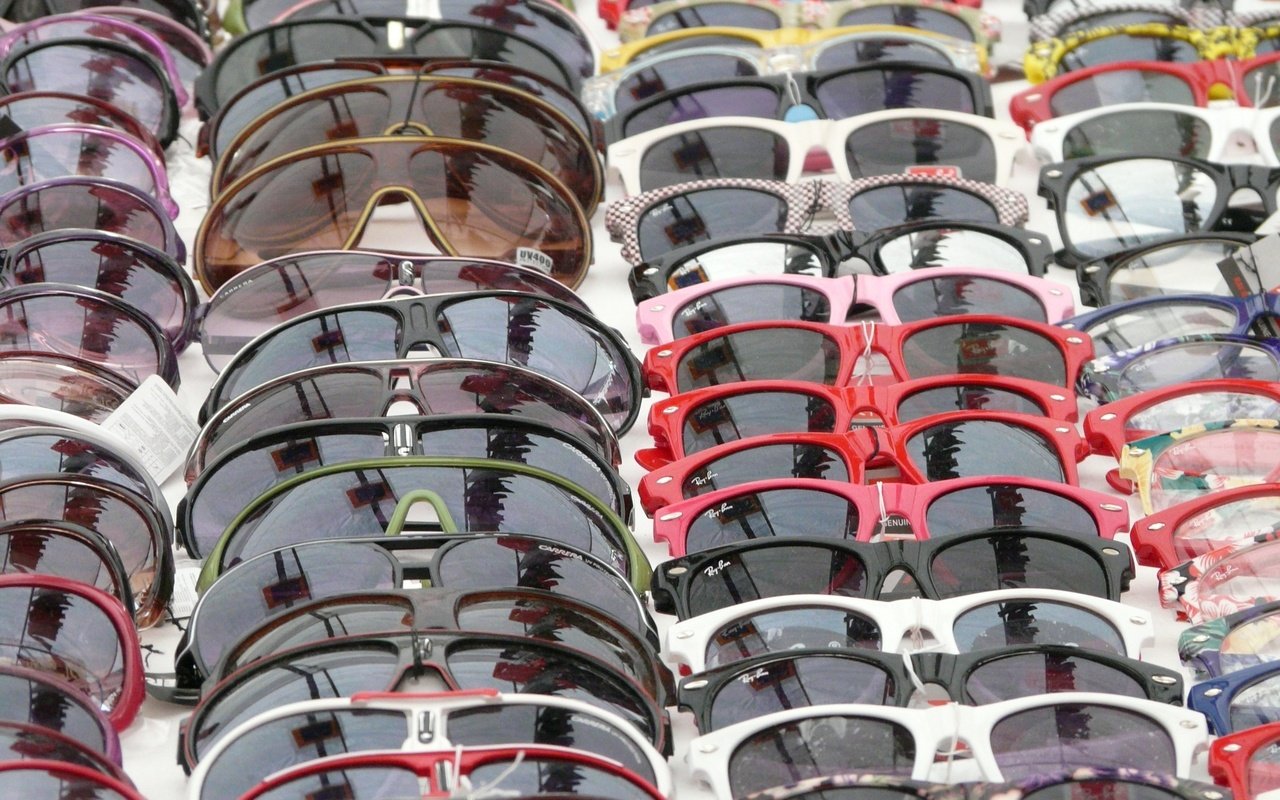 Обои рынок, очки, оправа, солнцезащитные очки, market, glasses, socket, sunglasses разрешение 3264x2448 Загрузить