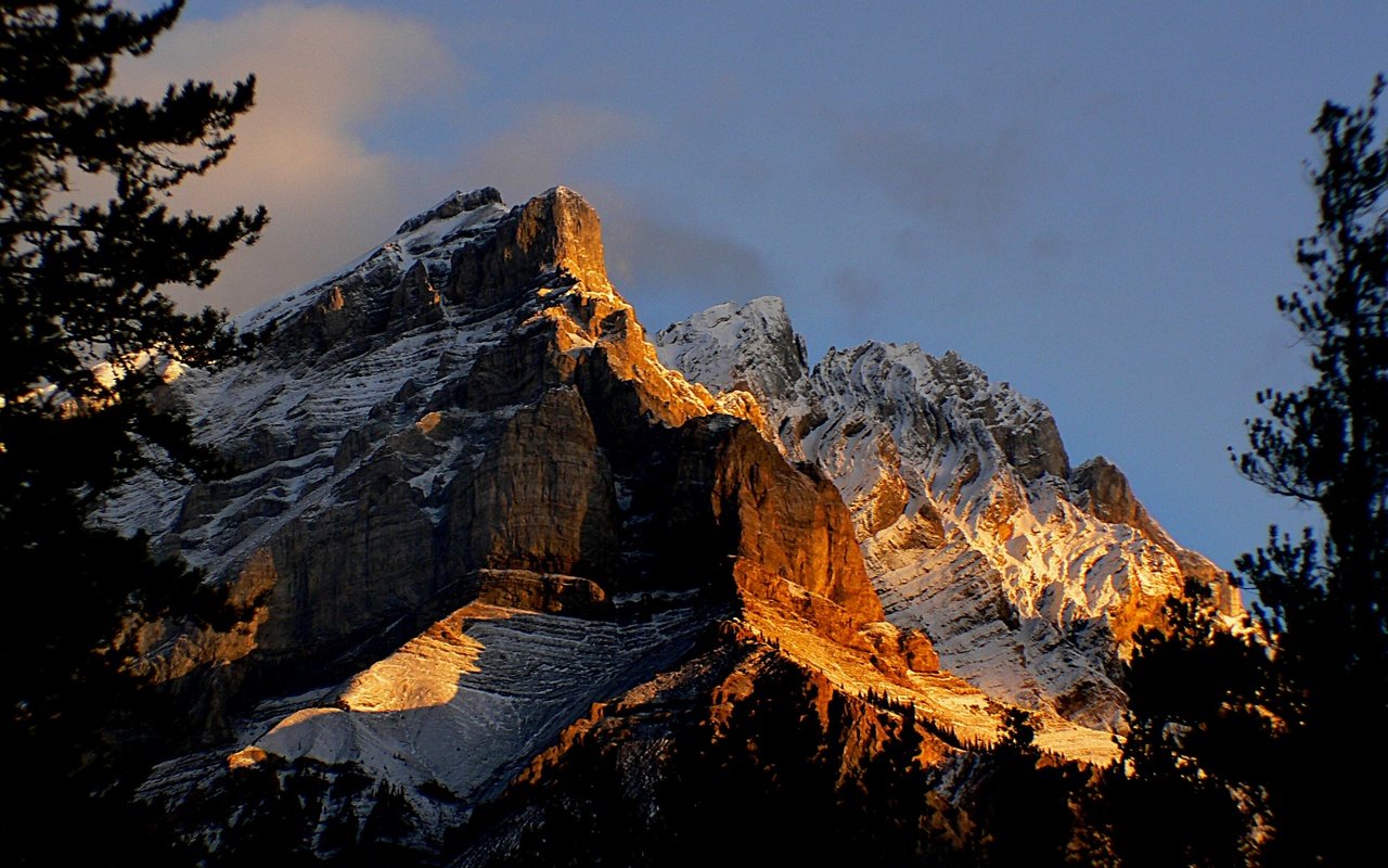 Обои горы, скалы, восход, снег, канада, национальный парк банф, mountains, rocks, sunrise, snow, canada, banff national park разрешение 2400x1733 Загрузить