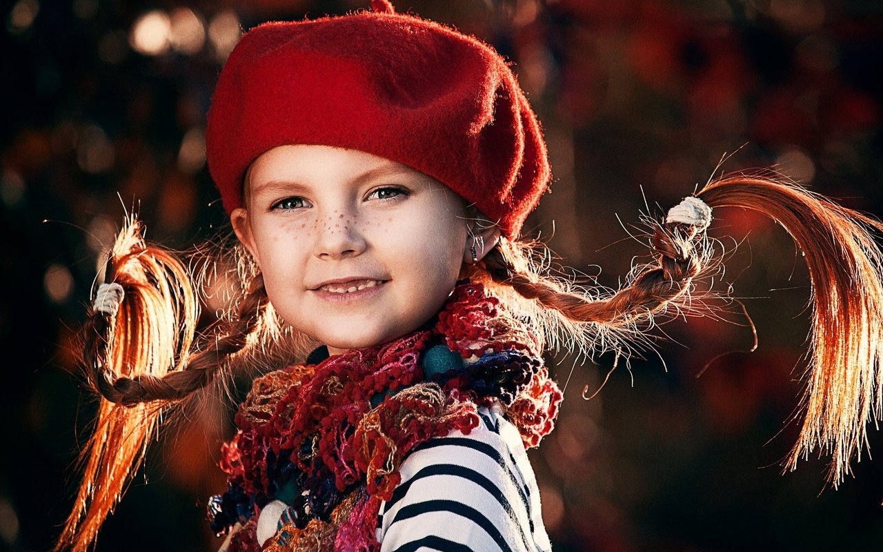 Обои девочка, ребенок, берет, веснушки, шарф, косички, пеппи, girl, child, takes, freckles, scarf, braids, pippi разрешение 2048x1321 Загрузить