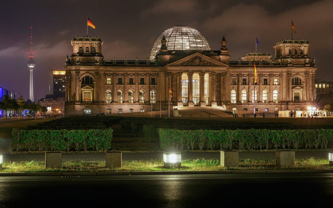 Обои вечер, здание, германия, берлин, рейхстаг, the evening, the building, germany, berlin, the reichstag разрешение 3556x2000 Загрузить