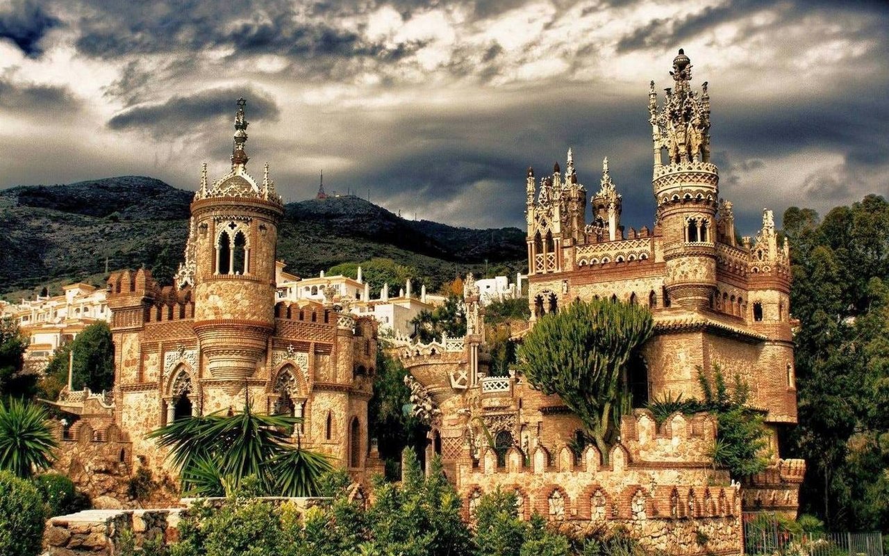 Обои небо, замок, испания, растительность, castillo de colomares, замок коломарес, the sky, castle, spain, vegetation, colomares castle разрешение 1935x1392 Загрузить