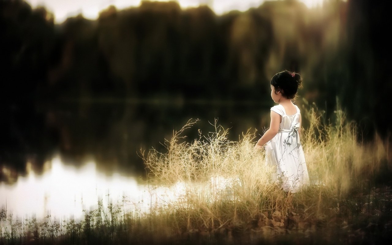 Обои озеро, природа, девочка, ребенок, белое платье, lake, nature, girl, child, white dress разрешение 2048x1365 Загрузить