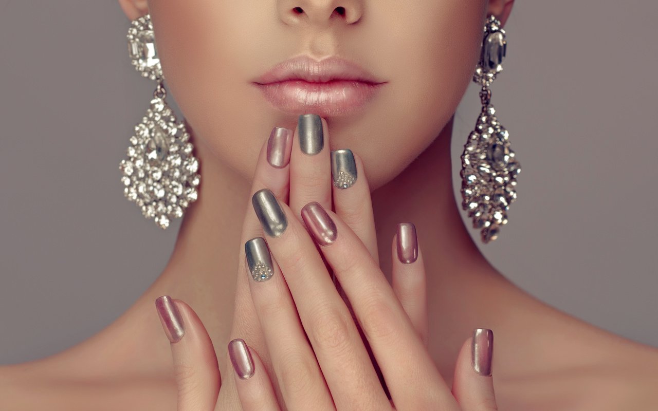 Обои девушка, губы, лицо, руки, маникюр, girl, lips, face, hands, manicure разрешение 3864x2882 Загрузить