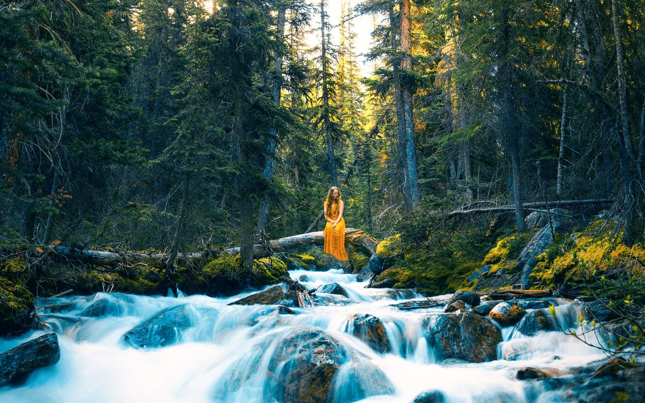 Обои деревья, река, камни, лес, девушка, платье, поток, lizzy gadd, trees, river, stones, forest, girl, dress, stream разрешение 2000x1396 Загрузить