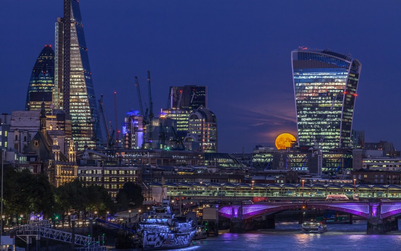 Обои ночь, огни, мост, лондон, город, луна, башня, англия, night, lights, bridge, london, the city, the moon, tower, england разрешение 2048x1365 Загрузить