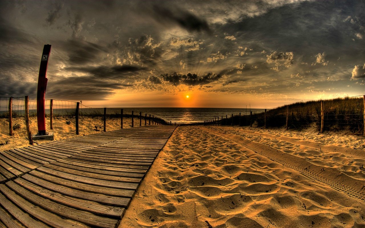 Обои облака, солнце, берег, песок, дорожка, пляж, clouds, the sun, shore, sand, track, beach разрешение 1920x1200 Загрузить