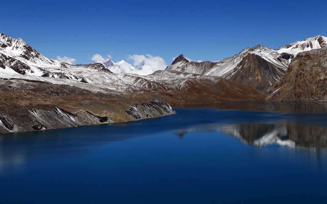 Обои небо, облака, озеро, горы, снег, отражение, the sky, clouds, lake, mountains, snow, reflection разрешение 5616x3159 Загрузить