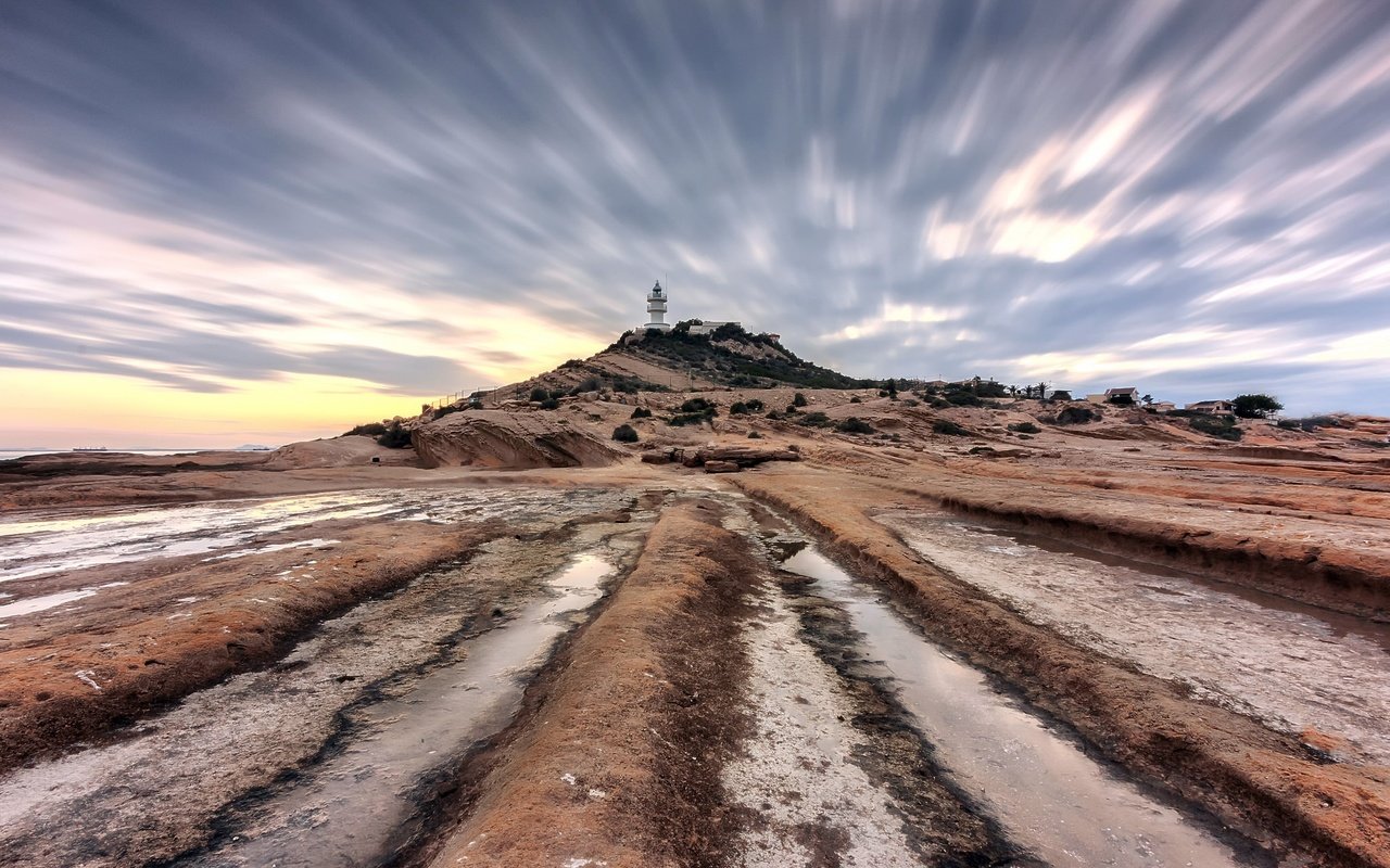 Обои небо, облака, берег, море, маяк, the sky, clouds, shore, sea, lighthouse разрешение 2048x1365 Загрузить