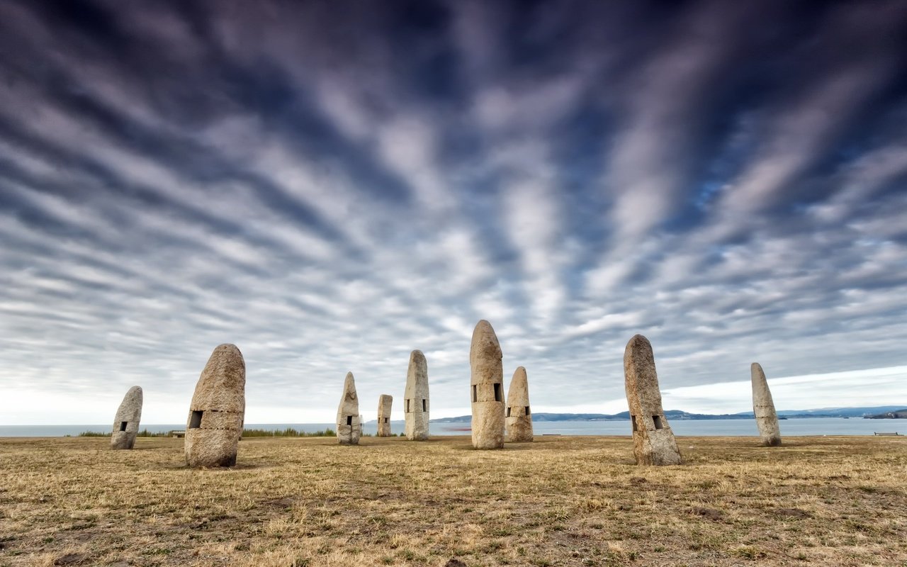 Обои небо, облака, испании, galicia, corunna, menhires, the sky, clouds, spain разрешение 2048x1365 Загрузить