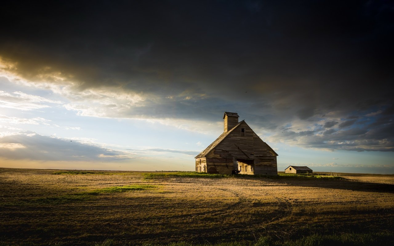 Обои небо, свет, тучи, пейзаж, поле, дом, старый, jack lefor, the sky, light, clouds, landscape, field, house, old разрешение 2560x1709 Загрузить