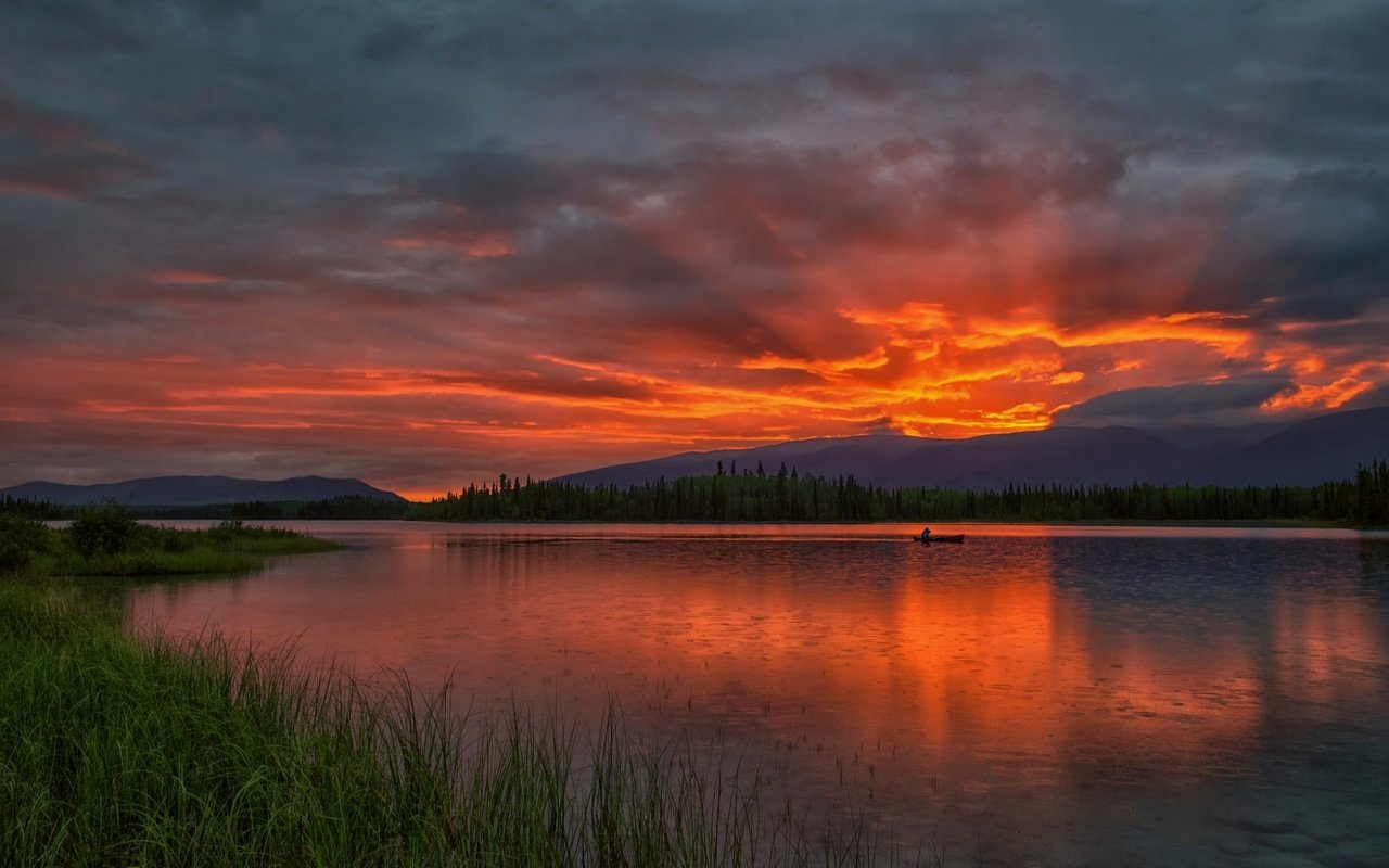 Обои небо, облака, озеро, природа, закат, пейзаж, британская колумбия, philip kuntz, the sky, clouds, lake, nature, sunset, landscape, british columbia разрешение 1920x1281 Загрузить