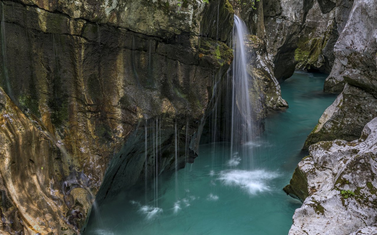 Обои вода, река, скалы, водопад, голубая, water, river, rocks, waterfall, blue разрешение 2048x1365 Загрузить