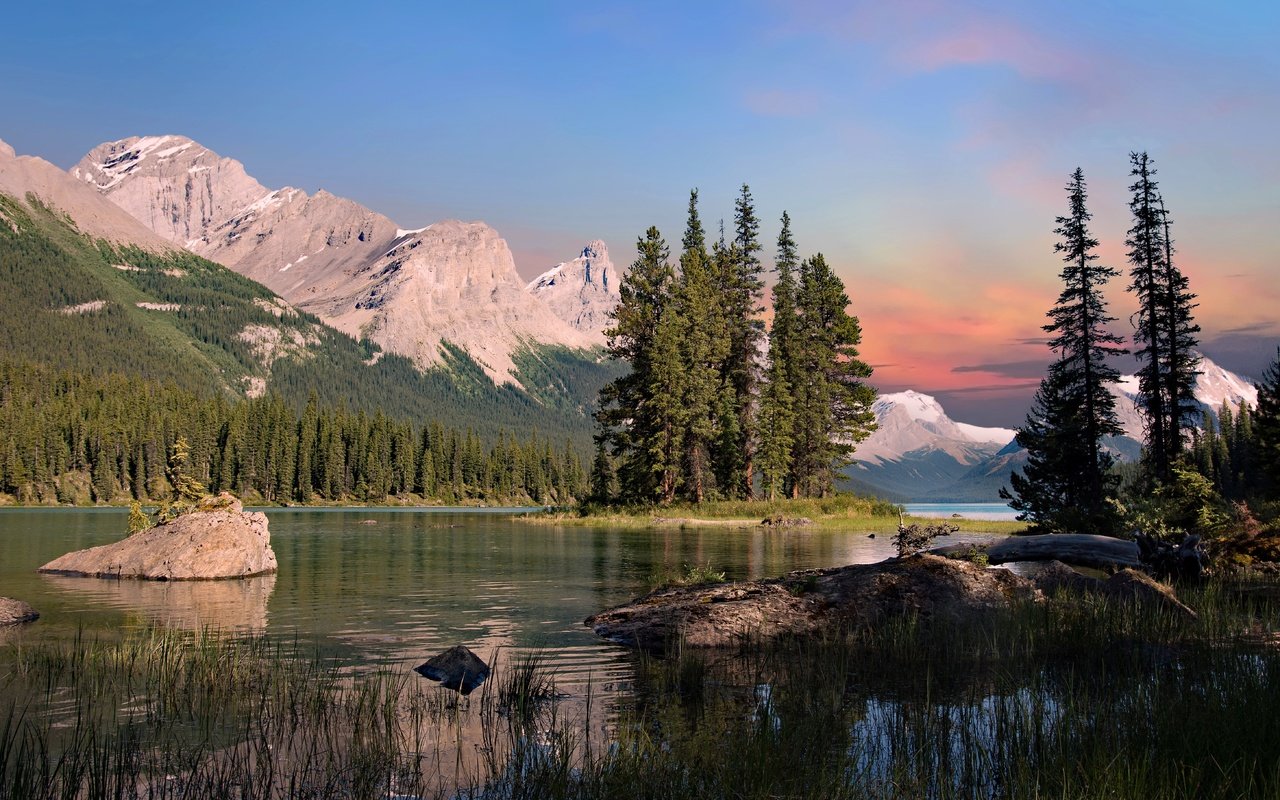 Обои озеро, горы, остров, канада, национальный парк джаспер, maligne lake, остров спирит, озеро малинье, lake, mountains, island, canada, jasper national park, island spirit, lake maligne разрешение 5812x3875 Загрузить