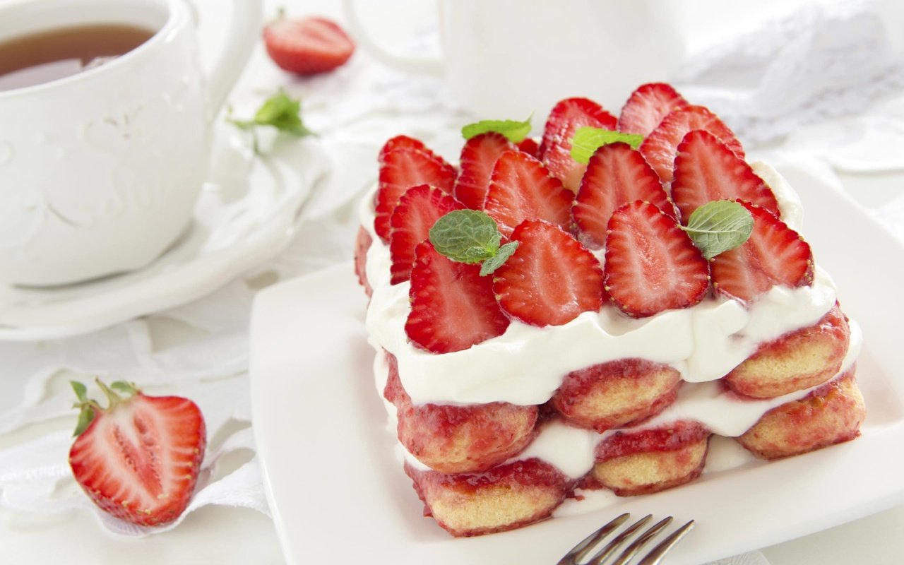 Обои клубника, чай, десерт, пирожное, крем, strawberry, tea, dessert, cake, cream разрешение 2100x1399 Загрузить