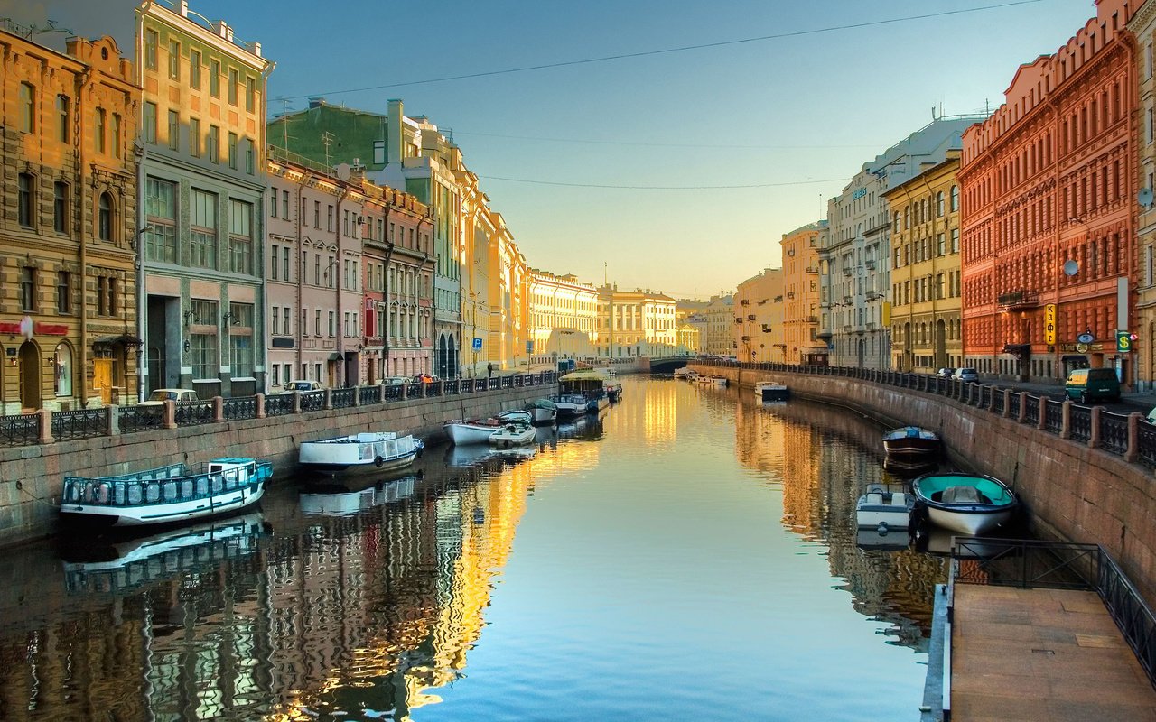 Обои город, лодки, канал, россия, санкт-петербург, the city, boats, channel, russia, saint petersburg разрешение 2880x1800 Загрузить