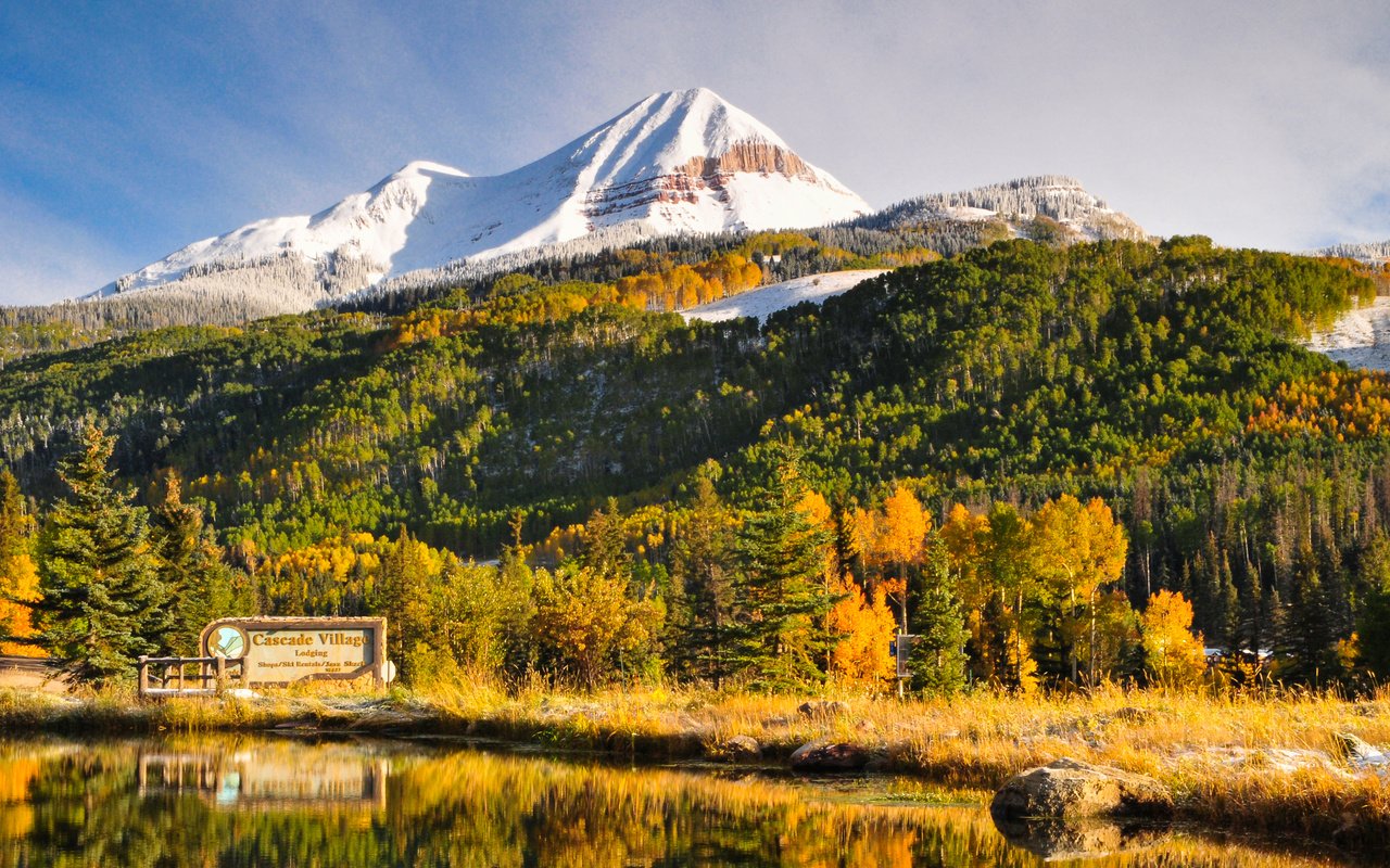 Обои озеро, горы, природа, лес, отражение, пейзаж, осень, kit frost, lake, mountains, nature, forest, reflection, landscape, autumn разрешение 3840x2400 Загрузить