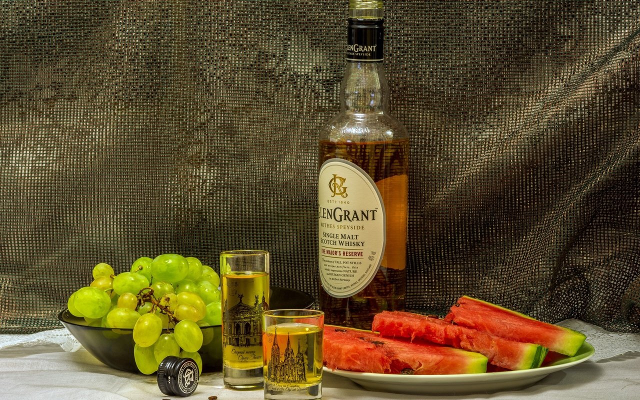 Обои виноград, арбуз, алкоголь, натюрморт, виски, glengrant, grapes, watermelon, alcohol, still life, whiskey разрешение 2560x1707 Загрузить