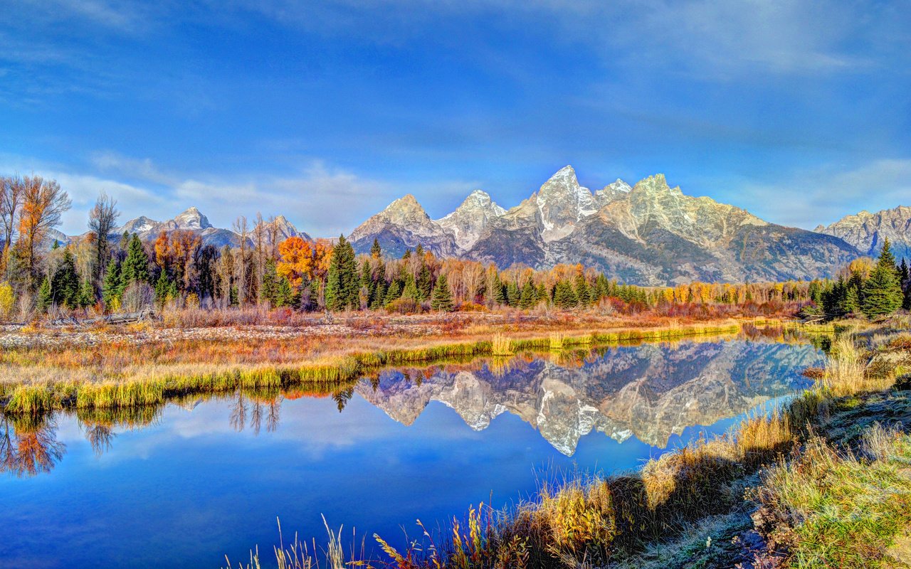 Обои деревья, река, горы, природа, лес, отражение, осень, trees, river, mountains, nature, forest, reflection, autumn разрешение 3840x2400 Загрузить