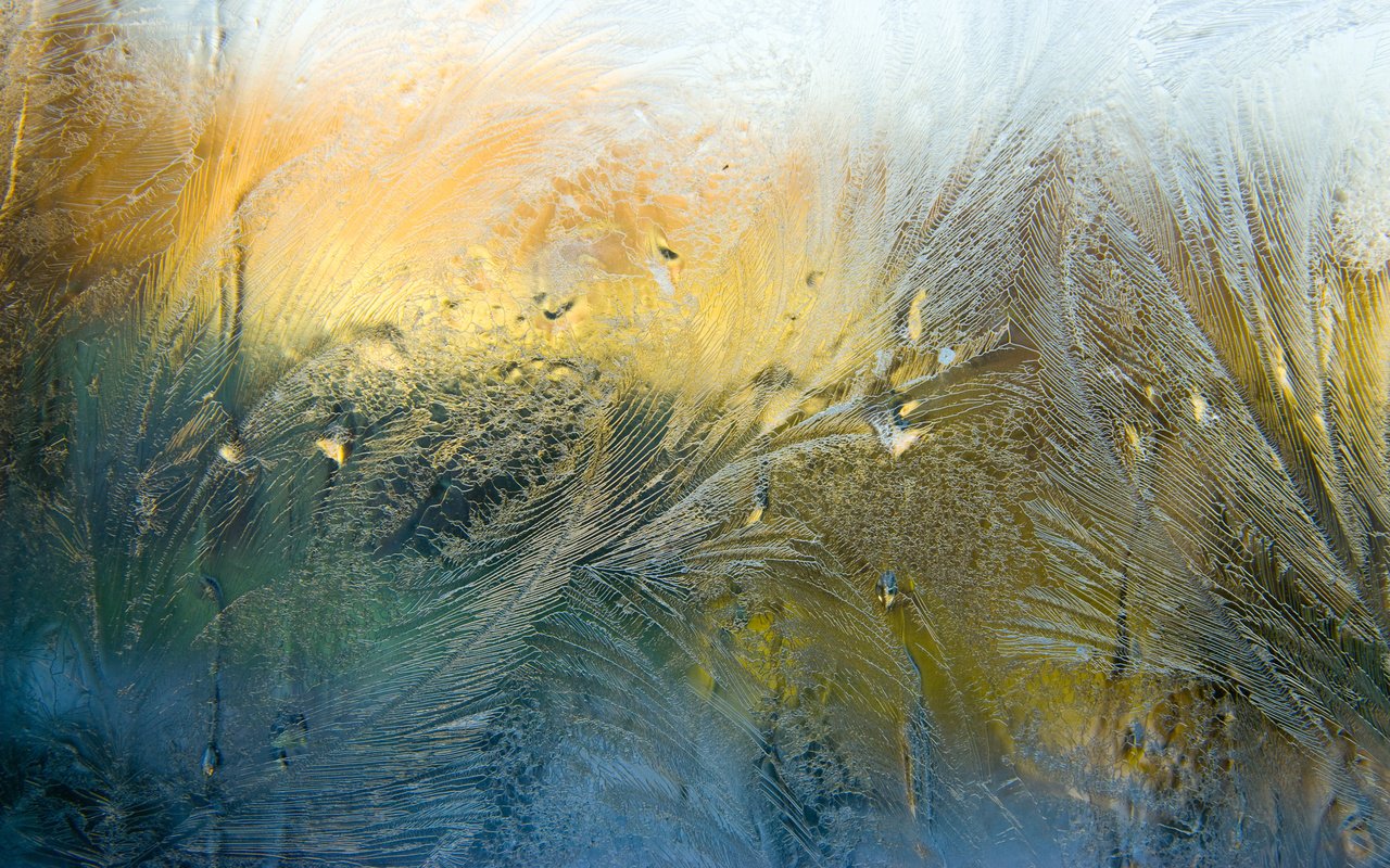 Обои зима, макро, узор, капли, стекло, winter, macro, pattern, drops, glass разрешение 3840x2400 Загрузить