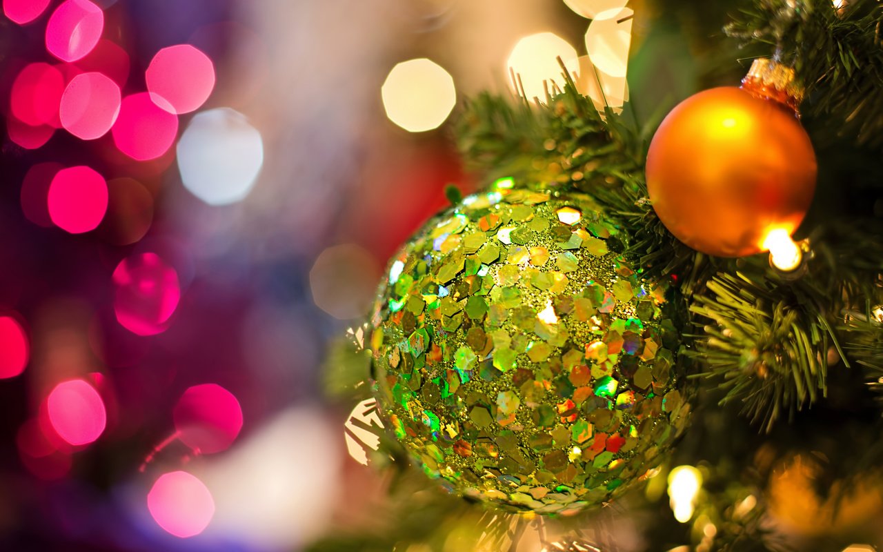 Обои новый год, елка, шары, рождество, гирлянда, new year, tree, balls, christmas, garland разрешение 3840x2400 Загрузить