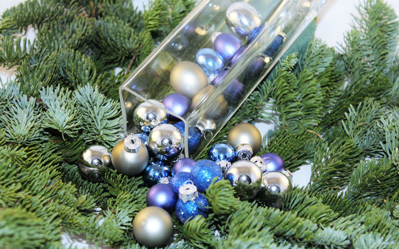 Обои новый год, елка, шары, хвоя, рождество, елочные игрушки, new year, tree, balls, needles, christmas, christmas decorations разрешение 2560x1600 Загрузить