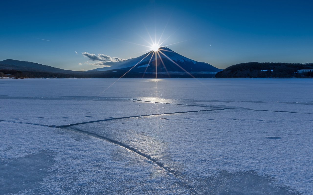 Обои озеро, горы, природа, зима, пейзаж, лёд, lake, mountains, nature, winter, landscape, ice разрешение 1920x1200 Загрузить