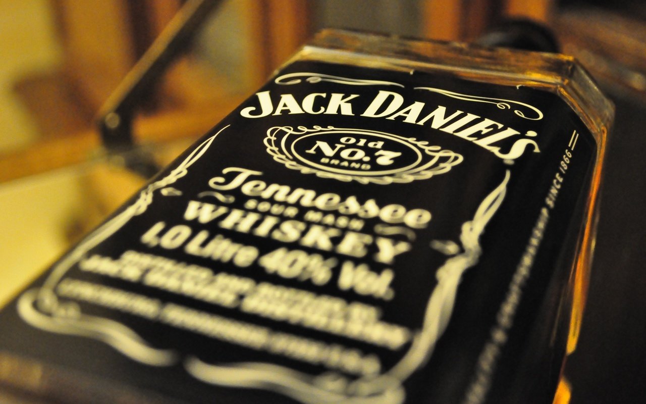 Обои макро, бутылка, алкоголь, виски, джек дэниелс, jack daniel, jack daniel’s, macro, bottle, alcohol, whiskey, jack daniels, jack daniel's разрешение 2560x1700 Загрузить